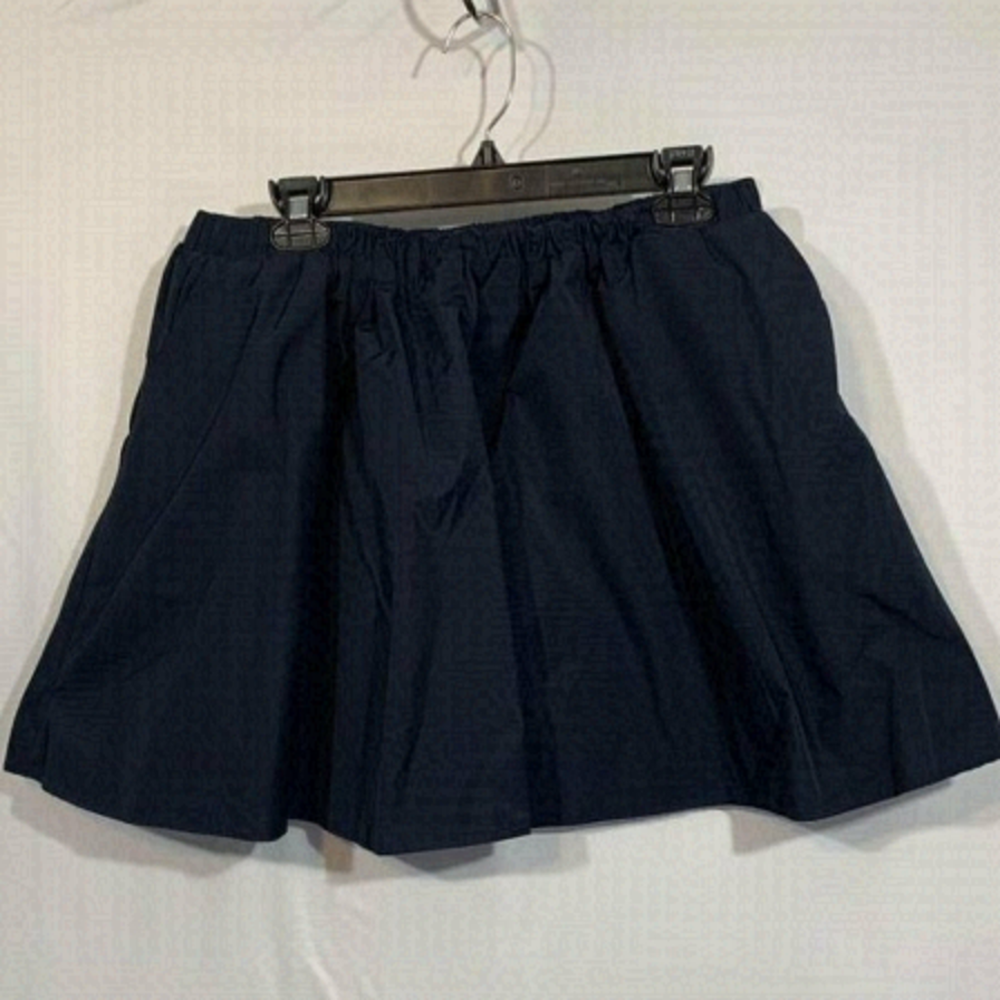H&M woman’s shirt. Navy blue, fully lined, elastic waist, pockets. Size 12.